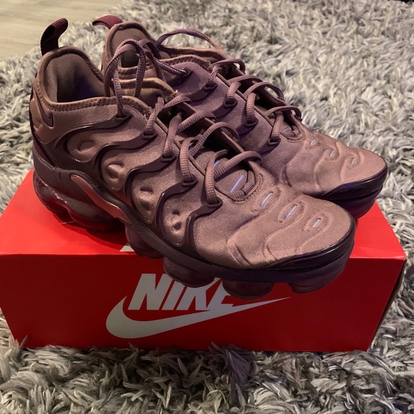 Nike Shoes - 8.5 Women’s Nike Vapormax
